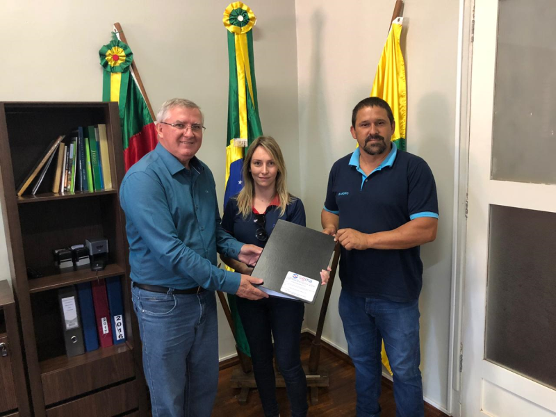 Projeto de iluminação pública com tecnologia LED é entregue ao Executivo Municipal